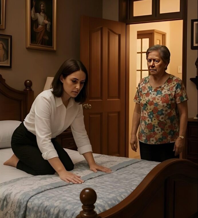 Το Μυστικό Κρυμμένο Ανάμεσα στα Σεντόνια Μια νεαρή σύζυγος άλλαζε τα σεντόνια κάθε μέρα… μέχρι που μια μέρα η πεθερά της μπήκε στο δωμάτιο και ανακάλυψε κάτι συνταρακτικό — ένα μυστικό ικανό να ραγίσει την καρδιά κάθε μητέρας. Ο γιος μου, ο Λούκα, είχε παντρευτεί την Έλενα μόλις λίγες ημέρες πριν. Ο γάμος τους στο Μπατάνγκας ήταν απλός, μα γεμάτος χαμόγελα, δάκρυα και υποσχέσεις που έβγαιναν από τα βάθη της ψυχής τους. Η Έλενα φαινόταν η ιδανική νύφη: γλυκιά, ευγενική, σεβαστική και πάντα πρόθυμη να βοηθήσει. Όλοι την αγαπούσαν — συγγενείς, φίλοι, ακόμη και οι γείτονες. «Είμαστε πραγματικά τυχεροί που έχουμε μια τόσο υπέροχη νύφη», έλεγα με υπερηφάνεια στις φίλες μου στην αγορά. Όμως, λίγες μόνο μέρες μετά τον γάμο, άρχισα να παρατηρώ κάτι παράξενο. Το Μυστήριο των Σεντονιών Κάθε πρωί, η Έλενα άπλωνε τα σεντόνια και τις κουβέρτες στον ήλιο. Μερικές φορές, τα άλλαζε ακόμη και δύο φορές τη μέρα. Γεμάτη απορία, τη ρώτησα ένα πρωί: «Πες μου, παιδί μου, γιατί αλλάζεις τα σεντόνια τόσο συχνά;» Χαμογέλασε ήρεμα και απάντησε: «Είμαι λίγο ευαίσθητη στη σκόνη, μαμά. Κοιμάμαι καλύτερα όταν όλα είναι φρέσκα και καθαρά.» Τα λόγια της ακούστηκαν πειστικά, όμως κάτι μέσα μου δεν ησύχαζε. Τα σεντόνια ήταν καινούρια, αγορασμένα ειδικά για τον γάμο, πάντα μοσχομυριστά και προσεγμένα. Κανείς μας δεν είχε αλλεργίες. Η αμφιβολία άρχισε να ριζώνει μέσα μου. Κάτι άλλο συνέβαινε. Η Ανακάλυψη Ένα πρωί, καθώς ετοιμαζόμουν να πάω στην αγορά, πέρασα μπροστά από το δωμάτιό τους. Μια παράξενη μυρωδιά με έκανε να σταματήσω. Έσπρωξα αργά την πόρτα και μπήκα. Η καρδιά μου χτυπούσε δυνατά. Πλησίασα το κρεβάτι και σήκωσα τα σεντόνια... Πάγωσα. Τα σεντόνια ήταν γεμάτα σκούρους, ανεξήγητους λεκέδες. Με τρεμάμενα χέρια άνοιξα το συρτάρι του κομοδίνου: μέσα βρήκα επιδέσμους, απολυμαντικό και προσεκτικά διπλωμένα ρούχα. Όλα τακτοποιημένα, όλα κρυμμένα. Η Αλήθεια της Έλενας Κατέβηκα τρέχοντας τις σκάλες και άρπαξα το μπράτσο της. «Έλενα! Τι σημαίνουν όλα αυτά; Γιατί μου το έκρυψες;» Έμεινε σιωπηλή. Έτρεμε. Τα μάτια της γέμισαν δάκρυα. Και τότε, κατέρρευσε στην αγκαλιά μου. «Μαμά…» ψιθύρισε με σπασμένη φωνή. «Ο Λούκα… έχει προχωρημένη λευχαιμία. Οι γιατροί λένε πως του απομένουν μόνο λίγοι μήνες. Παντρευτήκαμε γρήγορα, γιατί δεν ήθελα να τον αφήσω μόνο του. Ήθελα απλώς να είμαι δίπλα του… μέχρι το τέλος.» Τα λόγια της με χτύπησαν σαν μαχαίρι. Ο γιος μου — το παιδί μου — έκρυβε αυτό το βάρος για να με προστατεύσει. Και η Έλενα, με όλη της την ψυχή, είχε αποφασίσει να σηκώσει αυτή τη σιωπηλή σταύρωση μόνη της. Η Αφοσίωση Μιας Μητέρας Εκείνο το βράδυ δεν κατάφερα να κοιμηθώ. Σκεφτόμουν τον Λούκα, την αρρώστια του, και την αμέτρητη δύναμη αυτής της κοπέλας που τον αγαπούσε χωρίς όρια. Την επόμενη μέρα, αγόρασα καινούργια σεντόνια και τη βοήθησα να πλύνει τα παλιά. Από τότε, κάθε πρωί, ξυπνούσα νωρίς για να είμαι μαζί τους. Να τους στηρίζω, να τους δίνω κουράγιο. Κάποια στιγμή, ενώ αλλάζαμε τα σεντόνια, την αγκάλιασα και της είπα με δάκρυα στα μάτια: «Σε ευχαριστώ, Έλενα… που αγαπάς τον γιο μου τόσο πολύ. Που έμεινες, παρόλο που ήξερες τι σε περίμενε.» Το Τέλος και η Αρχή Τρεις μήνες αργότερα, ο Λούκα έφυγε ήρεμα, στον ύπνο του. Η Έλενα κρατούσε το χέρι του και του ψιθύριζε «Σ’ αγαπώ» μέχρι την τελευταία του ανάσα. Στο πρόσωπό του υπήρχε γαλήνη… και ένα ελαφρύ χαμόγελο. Από τότε, η Έλενα δεν έφυγε ποτέ. Δεν γύρισε στους γονείς της, ούτε ξαναπαντρεύτηκε. Έμεινε δίπλα μου — βοηθώντας με κάθε μέρα στο μικρό μας μαγαζί, γεμίζοντας το σπίτι με ζωή. Σιγά σιγά, έγινε η κόρη που δεν απέκτησα ποτέ. Και σήμερα, δύο χρόνια μετά, όταν με ρωτούν: «Γιατί η Έλενα μένει ακόμα μαζί σου;» Χαμογελώ και απαντώ: «Γιατί δεν ήταν μόνο η γυναίκα του γιου μου… ήταν και είναι η κόρη μου. Και αυτό το σπίτι θα είναι πάντα δικό της.»