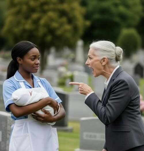 Η δισεκατομμυριούχος επισκέφθηκε τον τάφο του γιου της και βρήκε μια μαύρη σερβιτόρα να κλαίει, κρατώντας ένα μωρό στην αγκαλιά της — και έμεινε απόλυτα ΠΑΓΩΜΕΝΗ! Η Μάργκαρετ Χόθορν ήταν η επιτομή της δύναμης. Με ασημένια μαλλιά, κομψό ανθρακί κοστούμι και μια τσάντα υψηλής ραπτικής στο χέρι, κινούνταν με την αυτοπεποίθηση ανθρώπου που είχε χτίσει αυτοκρατορίες και είχε θάψει αμέτρητες πληγές. Ο μοναχογιός της, ο Γουίλιαμ, είχε πεθάνει έναν χρόνο πριν. Η κηδεία ήταν ιδιωτική, όμως η θλίψη… η δική της θλίψη δεν είχε γνωρίσει ποτέ σύνορα. Στην επέτειο του θανάτου του, επέστρεψε στον τάφο του μόνη. Χωρίς δημοσιότητα, χωρίς συνοδεία — μόνο σιωπή. Καθώς περπατούσε ανάμεσα στις ταφόπλακες του οικογενειακού νεκροταφείου, σταμάτησε απότομα. Πάγωσε στη θέση της. Μπροστά της, γονατισμένη στον τάφο του Γουίλιαμ, ήταν μια νεαρή μαύρη γυναίκα. Η στολή της σερβιτόρας ήταν φθαρμένη, η ποδιά τσαλακωμένη, και οι ώμοι της έτρεμαν. Στην αγκαλιά της κρατούσε ένα μωρό τυλιγμένο σε λευκή κουβέρτα. Η καρδιά της Μάργκαρετ βάρυνε. Η άγνωστη δεν την αντιλήφθηκε αμέσως. Ψιθύριζε: «Μακάρι να ήσουν εδώ… Μακάρι να μπορούσα να τον κρατήσω στην αγκαλιά μου.» Η φωνή της Μάργκαρετ ήρθε ψυχρή σαν λεπίδα: «Τι κάνεις εδώ;» Η γυναίκα τινάχτηκε, γυρίζοντας προς το μέρος της. Ήταν ξαφνιασμένη, όχι τρομαγμένη. «Συγγνώμη…» είπε. «Δεν ήθελα να σας ενοχλήσω.» Η Μάργκαρετ μισόκλεισε τα μάτια. «Δεν έχεις κανένα δικαίωμα να βρίσκεσαι σε αυτόν τον τάφο. Ποια είσαι;» Η νεαρή πήρε βαθιά ανάσα, κουνώντας απαλά το μωρό. «Με λένε Αλίνα. Γνώριζα τον Γουίλιαμ.» «Πώς;» ρώτησε κοφτά η Μάργκαρετ. «Εργαζόσουν σε κάποια από τις επιχειρήσεις μας; Σε κάποιο ίδρυμα;» Τα μάτια της Αλίνα γέμισαν δάκρυα, αλλά η φωνή της έμεινε σταθερή: «Τον γνώριζα… διαφορετικά.» Κοίταξε το μωρό. «Αυτό είναι το παιδί σας.» Σιωπή. Η Μάργκαρετ κοίταξε τη γυναίκα, μετά το μωρό, ξανά τη γυναίκα. «Ψεύδεσαι.» «Δεν λέω ψέματα», είπε ήρεμα η Αλίνα. «Τον συνάντησα στο Harbor Café. Δούλευα βραδινή βάρδια. Ήρθε μετά από μια συνεδρίαση. Μιλήσαμε. Ξαναήρθε την επόμενη εβδομάδα… και την επόμενη.» Η Μάργκαρετ έκανε ένα βήμα πίσω, σαν να την είχαν χτυπήσει. «Αδύνατον. Ο Γουίλιαμ δεν θα—» «—δεν θα ερωτευόταν κάποια σαν εμένα;» συμπλήρωσε απαλά η Αλίνα. «Το περίμενα.» «Όχι!» φώναξε η Μάργκαρετ. «Δεν θα μου το έκρυβε ποτέ!» «Προσπάθησε να σας το πει», απάντησε η Αλίνα. «Φοβήθηκε όμως. Όχι τον κόσμο — εσάς.» Τα δάκρυά της κυλούσαν. Το μωρό αναδεύτηκε. Η Μάργκαρετ το κοίταξε. Τα μάτια… γαλαζογκρίζα. Του Γουίλιαμ. Δεν μπορούσε να το αρνηθεί. Τα πόδια της λύγισαν. Ένα χρόνο πριν Ο Γουίλιαμ Χόθορν, κληρονόμος εκατομμυρίων, αισθανόταν πάντα ξένος στον κόσμο του. Λάτρευε την απλότητα, την ποίηση, τα μικρά καφέ. Εκεί γνώρισε την Αλίνα — ζεστή, ταπεινή, αυθεντική. Την ερωτεύτηκε βαθιά. Αλλά κρυφά. Γιατί φοβόταν περισσότερο από όλους τη μητέρα του. Ώσπου μια βροχερή νύχτα, το δυστύχημα τον πήρε μακριά της πριν προλάβει να μάθει πως εκείνη ήταν έγκυος. Παρόν — στο νεκροταφείο Η Μάργκαρετ ένιωθε να παραλύει. Όλα της τα ένστικτα της έλεγαν ότι η γυναίκα δεν έλεγε ψέματα. Η Αλίνα ψιθύρισε: «Δεν ήρθα για χρήματα. Μόνο για να γνωρίσετε το παιδί του. Έστω και έτσι.» Ακούμπησε μια μικρή κουδουνίστρα στον τάφο και έφυγε. Η Μάργκαρετ δεν την εμπόδισε. Ο κόσμος της είχε ήδη αλλάξει. Λίγες ώρες αργότερα — Κατοικία Χόθορν Η έπαυλη έμοιαζε παγωμένη. Η Μάργκαρετ στεκόταν με ένα ποτήρι ουίσκι που δεν άγγιζε. Στο τραπέζι μπροστά της — η κουδουνίστρα και μια φωτογραφία. Ο Γουίλιαμ στο καφέ, να χαμογελάει πλατιά, με το χέρι του γύρω από την Αλίνα. Ήταν ευτυχισμένος — μια ευτυχία που εκείνη δεν είχε ξαναδεί. Ένα μωρό στην αγκαλιά τους. Τα μάτια του Γουίλιαμ. Ξανά. «Γιατί δεν μου το είπες, Γουίλ;» ψιθύρισε. Μα ήξερε ήδη. Γιατί δεν θα τον είχε δεχτεί.