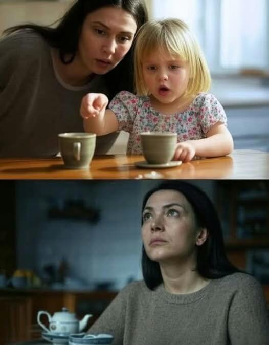 Ήταν ένα ήσυχο κυριακάτικο πρωινό — απλώς μια ακόμη μέρα. Οι ακτίνες του ήλιου έμπαιναν δειλά μέσα από τα στόρια, ενώ το υπέροχο άρωμα του φρεσκοκομμένου καφέ απλωνόταν σε όλο το διαμέρισμα. Η Μαρία, με μια τσαλακωμένη εφημερίδα μπροστά της, απολάμβανε ήρεμα τον χυμό πορτοκαλιού της. Η Σοφία, η εξάχρονη κόρη της, περπατούσε αργά πάνω στα σανίδια του πατώματος που έτριζαν κάτω από τα μικρά της πόδια. Ήταν ακόμη με τις πιτζάμες της, τα μαλλιά της ατημέλητα, και χασμουριόταν με τα μάτια μισόκλειστα. Ο Βίκτορ — ο «νέος μπαμπάς», όπως τον αποκαλούσε η Σοφία — ήταν στην κουζίνα και ετοίμαζε καφέ. Όλα έμοιαζαν φυσιολογικά, γαλήνια, σχεδόν ρουτινιάρικα. Μέχρι που… «Μαμά, μην πίνεις απ’ αυτό το ποτήρι!» φώναξε ξαφνικά η Σοφία, η φωνή της τρεμάμενη, σαν να είχε μόλις ξυπνήσει από έναν εφιάλτη. Η Μαρία πάγωσε. Το ποτήρι, γεμάτο μέχρι το χείλος με χυμό πορτοκαλιού, αιωρούνταν κοντά στα χείλη της. «Ο νέος μπαμπάς έβαλε κάτι μέσα!» συνέχισε η Σοφία, με τα μάτια ορθάνοιχτα από φόβο. Ένα ρίγος διαπέρασε τη ραχοκοκαλιά της Μαρίας. Δεν μπορούσε να πιστέψει τι άκουγε. Κοίταξε το ποτήρι, ύστερα τη Σοφία, ανίκανη να κινηθεί. Ενστικτωδώς, άφησε το ποτήρι πάνω στο τραπέζι και, με μια αργή, σχεδόν θεατρική κίνηση, το έσπρωξε προς τον Βίκτορ. Ύστερα πήρε το δικό του ποτήρι — ανέγγιχτο. Εκείνη τη στιγμή, ο Βίκτορ μπήκε στο δωμάτιο με ένα αχνιστό φλιτζάνι καφέ. Όταν είδε τη Μαρία, η έκφρασή του άλλαξε απότομα. Κάτι σκοτεινό και ψυχρό άστραψε στα μάτια του. Η Μαρία και η Σοφία ένιωσαν αμέσως την ατμόσφαιρα να βαραίνει. Ο Βίκτορ προσπάθησε να χαμογελάσει, μα το χαμόγελό του ήταν τεταμένο και ψεύτικο. «Τι συμβαίνει;» ρώτησε, ακουμπώντας το φλιτζάνι στο τραπέζι. Η Μαρία δεν απάντησε. Κοίταξε το ποτήρι μπροστά στον Βίκτορ και μετά τη Σοφία. «Πιες απ’ αυτό το ποτήρι, Βίκτορ», είπε με ήρεμη, αλλά σταθερή φωνή. Ο Βίκτορ έμεινε ακίνητος για μια στιγμή. Έπειτα γέλασε κοφτά. «Τι ανοησίες είναι αυτές; Είναι ο χυμός σου, αγάπη μου!» «Τότε δεν θα έπρεπε να έχεις πρόβλημα να τον πιεις», απάντησε εκείνη, το βλέμμα της παγωμένο. Ο Βίκτορ την κοίταξε με θυμό, ύστερα τη μικρή Σοφία. Ξαφνικά, με μια απότομη κίνηση, χτύπησε το ποτήρι και το έριξε στο πάτωμα. Ο χυμός χύθηκε, σχηματίζοντας μια κολλώδη λιμνούλα. Η Μαρία πετάχτηκε όρθια. «Φύγε από το σπίτι μου», είπε, η φωνή της να τρέμει από οργή. Ο Βίκτορ άνοιξε το στόμα του να απαντήσει, αλλά εκείνη έδειξε την πόρτα. Με το πρόσωπο σφιγμένο, βγήκε έξω ορμητικά, κλείνοντας την πόρτα πίσω του. Όταν η σιωπή επέστρεψε, η Μαρία γονάτισε δίπλα στη Σοφία και την αγκάλιασε σφιχτά. «Πώς το ήξερες;» ψιθύρισε. Η Σοφία κατέβασε το βλέμμα της, σχεδόν ντροπιασμένη. «Τον είδα σήμερα το πρωί... έριξε κάτι από ένα μικρό μπουκαλάκι στο ποτήρι. Νόμιζε πως κοιμόμουν.» Η Μαρία χλόμιασε. Αργότερα, όταν η αστυνομία βρήκε το μικρό μπουκαλάκι ανάμεσα στα πράγματα του Βίκτορ, η αλήθεια αποκαλύφθηκε: Ο Βίκτορ σκόπευε να ναρκώσει τη Μαρία για να κλέψει τις οικονομίες που είχε μαζέψει για το νέο τους σπίτι. Τότε η Μαρία κατάλαβε πως η Σοφία δεν της είχε σώσει μόνο τη ζωή — αλλά και το μέλλον της. Και, για πρώτη φορά μετά από πολύ καιρό, συνειδητοποίησε πως δεν χρειαζόταν κανέναν «νέο μπαμπά» για να είναι ευτυχισμένη. Μόνο εκείνη και η κόρη της ήταν αρκετές. Και αυτό ήταν το μόνο που είχε σημασία. Αν αυτή η ιστορία σας άγγιξε, μοιραστείτε τη με τους φίλους σας. Μαζί μπορούμε να συνεχίσουμε να μεταδίδουμε συναίσθημα και έμπνευση.